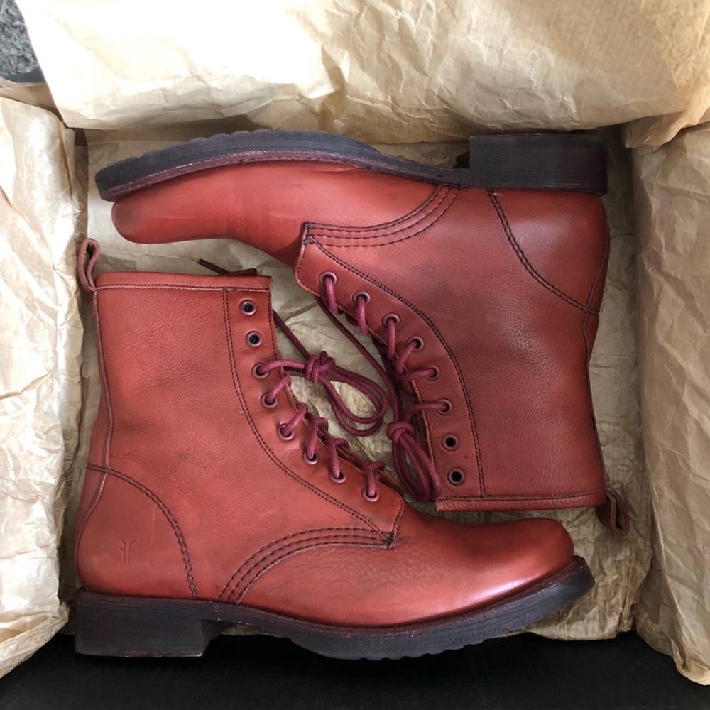 NWT Frye Veronica combat boot